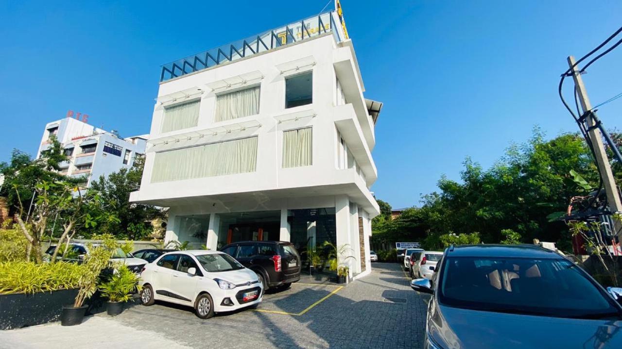 The Terrace By Ladder Mgd By Citrine Hotel Thiruvananthapuram Exterior photo